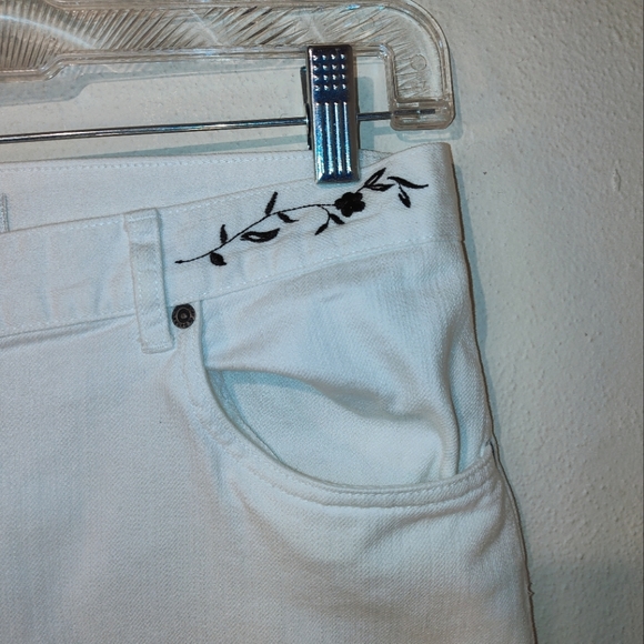 Christopher & Banks Stretch White and Black Bordered Flowers Size 8 - Picture 4 of 15